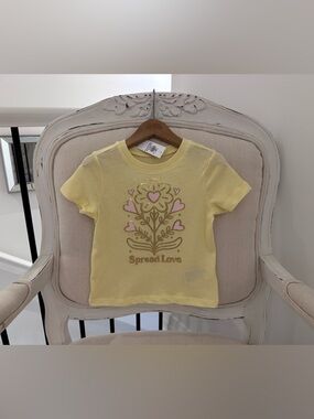 🤍 18~24 Mth Cute Yellow "Spread Love" 100% Cotton Gold Accents Graphic Tee NWT